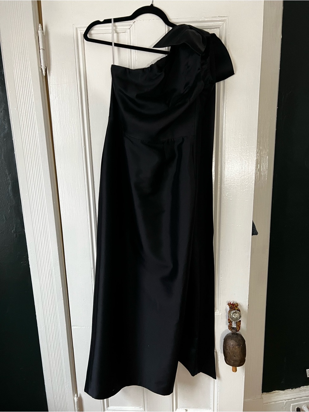 Black One-Shoulder Satin Evening Dress